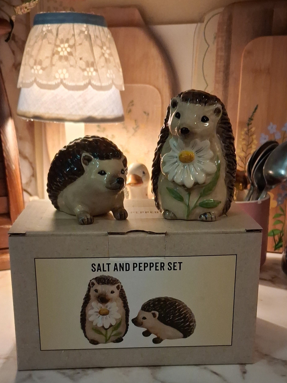 🌻🦔Cracker Barrel ~ Brown and White Ceramic Hedgehog Salt & Pepper Set🦔🌻